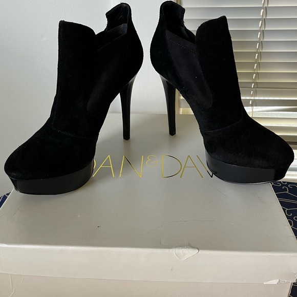 **SOLD ELSEWHERE** NWT Joan and David Booties, Black Faux Suede Heels, size 10 - Picture 5 of 15